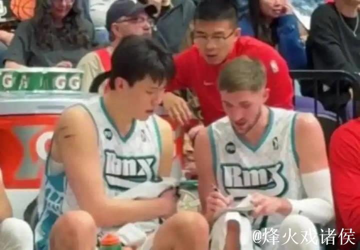 杨瀚森半场两双14分17板2助2帽!混音二番战再克蓝队 杨瀚森半场两双14分17板2助2帽!混音二番战再克蓝队