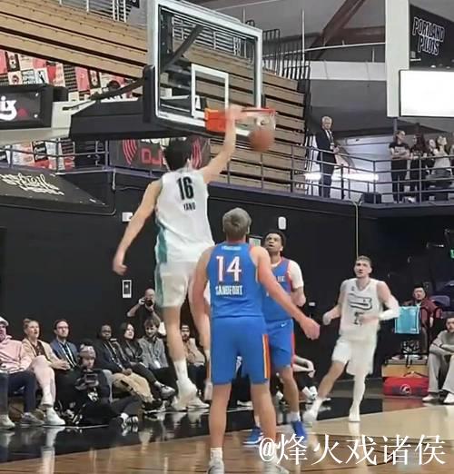 杨瀚森半场两双14分17板2助2帽!混音二番战再克蓝队 杨瀚森半场两双14分17板2助2帽!混音二番战再克蓝队
