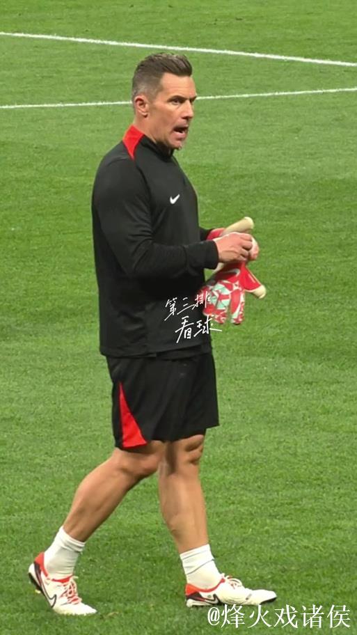 蓉城前外教汉斯:中国足球需耐心与细节并重 蓉城前外教汉斯:中国足球需耐心与细节并重